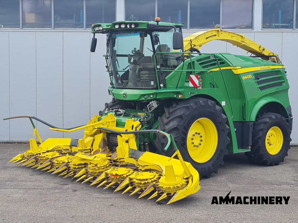 John Deere 8400