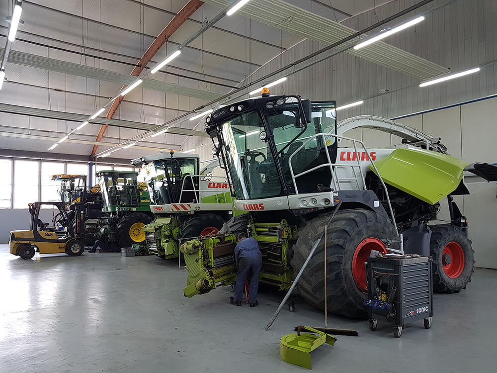 Repair of a Self Propelled Forage Harverster